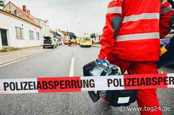 61-Jähriger auf Fahrrad will Straße in Bernburg überqueren und wird von Transporter gerammt - TAG24