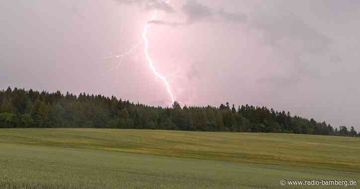 Hohe Schäden durch Blitzeinschläge – Ferienhaus abgebrannt