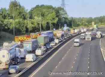 Live updates as delays on M25 near Potters Bar after crash