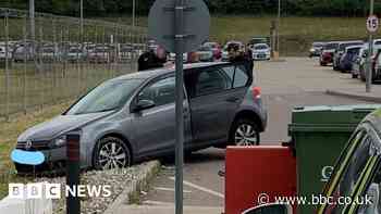 Stansted Airport: Driver gets stuck trying to avoid parking fees