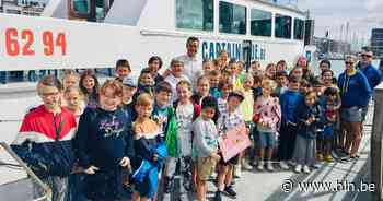Tientallen kinderen doen rondvaart in Zeebrugse haven tijdens Roefelland - Het Laatste Nieuws