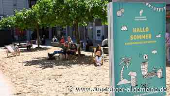 Yoga-Freunde treffen sich im Sandkasten am Martin-Luther-Platz