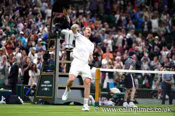Andy Murray utilises underarm serve in first-round win at Wimbledon - Ealing Times