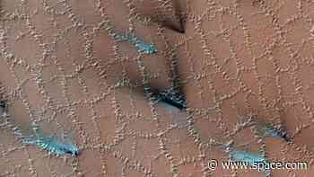 Bizarre 'polygons' are cracking through the surface of Mars
