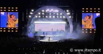 Marco Mengoni incanta lo stadio Olimpico. "L'essenziale" è da brividi - Il Tempo