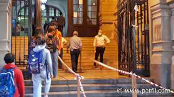 Toma en el Buenos Aires: "No vamos a negociar que un abusador y un violento sigan en contacto con estudiantes" - Perfil.com