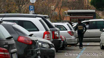 Gli affari dei parcheggiatori abusivi in 700 piazze della Capitale