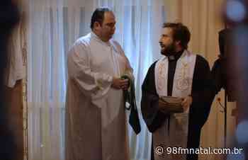Porta dos Fundos publica vídeo com ironia a escândalo sexual de Natal: “Sextou, padre Júlio” - Portal 98 FM Natal - 98 FM Natal