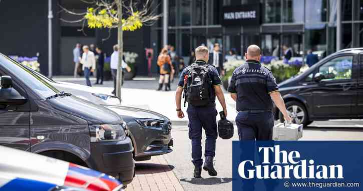 Thieves in flat caps carry out daylight raid on Dutch art fair