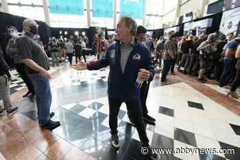 Joe Sakic joins fellow Denver icon John Elway as dual champ - Abbotsford News