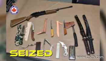 Durham police arrest man carrying Samurai swords and imitation firearms in Oshawa - CHCH News