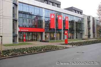 Sparkasse Paderborn-Detmold spendet 50 Defibrillatoren - Radio Hochstift