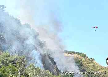 Incendio a Miccini, interviene l'elicottero - Monreale News