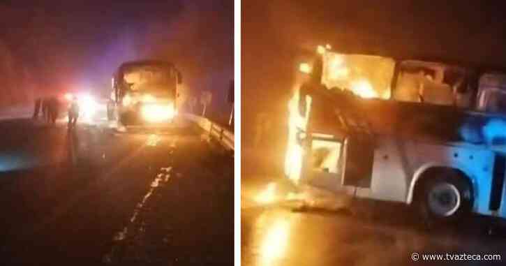 Arden vehículos en libramiento de Tixtla, Guerrero; no hay víctimas - TV Azteca