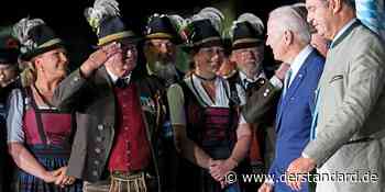 Warum empfangen die Deutschen Joe Biden in Lederhose und Dirndl? - DER STANDARD