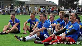 Meisterehrung nach Kantersieg beim FSV 63 Luckenwalde II - Märkische Allgemeine Zeitung