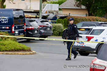 UPDATE: 2 suspects killed, 1 possibly at large after daytime bank robbery in Saanich