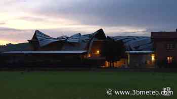 Cronaca meteo diretta - Nubifragio, danni ad Alba (Cuneo): divelta copertura capannone - Video - 3bmeteo