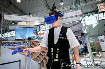 "Mit kühlem Kopf nach oben"- BG BAU demonstriert sicheres Arbeiten bei der Messe DACH+HOLZ International... - Presseportal.de