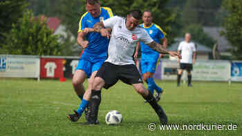 Eggesiner Fußballer beenden Siegesserie der DDR-Oldies aus Jena - Nordkurier