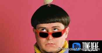 Oliver Tree caught on camera beating up fan on stage - Tone Deaf