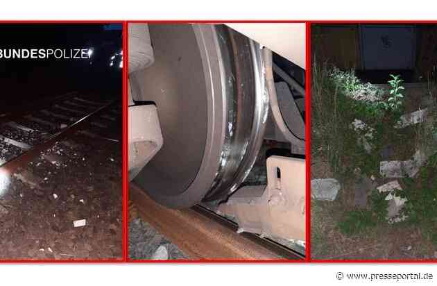 BPOL NRW: Zug kollidiert mit Betonplatte: Bundespolizeipolizei sucht Zeugen