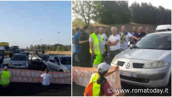 Gli ambientalisti protestano anche a San Pietro e Paolo, nuovo blitz sul raccordo