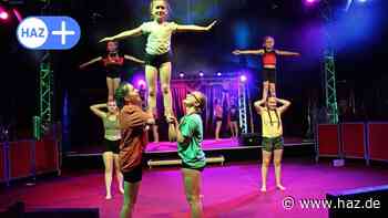 Langenhagen: Flying Sparkles des SCL zeigen Show vor 150 Zuschauern im Kulturzelt - HAZ