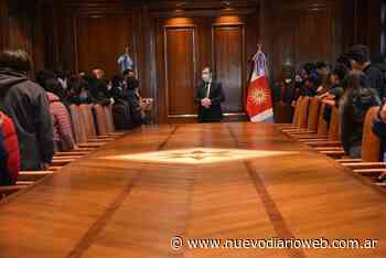 El gobernador Zamora recibió a dos grupos de estudiantes de la Capital - Nuevo Diario de Santiago del Estero