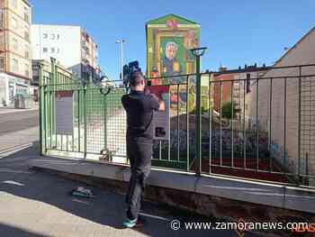 Los vándalos actúan de nuevo en Zamora: arrancan las placas biográficas de los murales dedicados a dos pintores - Zamora News