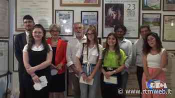 Manduria: Cerimonia di consegna delle borse di studio "Ragazzi in volo" a cura del Gruppo di Volontariato Vincenziano. Video - RTM web