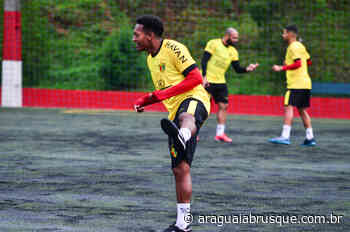 Brusque encerra preparação para encarar a Chape | Esporte - Rádio Araguaia
