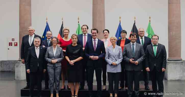 Wüst präsentiert paritätisch besetztes Kabinett