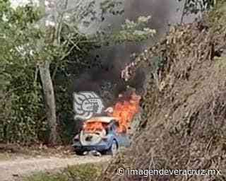 Reducido en cenizas, ´vochito´ que se incendió tras cortocircuito en Misantla - Imagen de Veracruz