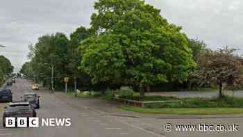 Girls threatened with blades amid Nuneaton robberies