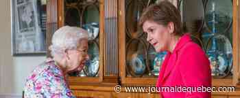 Après l'annonce sur un référendum, Elizabeth II reçoit la première ministre écossaise
