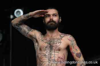 Biffy Clyro frontman 'proud' to be awarded honorary degree - Hillingdon Times