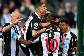 📷 Newcastle stelt nieuw shirt voor en... gaat in Saoedische kleuren voetballen