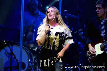 Alanis Morissette Pays Homage to Former Bandmate Taylor Hawkins in London