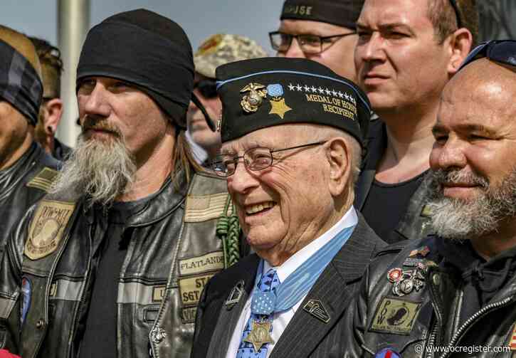 Last Medal of Honor recipient from World War II dies at 98