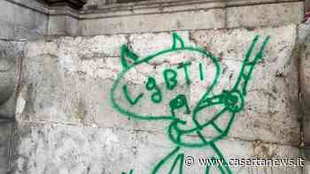 Murale choc contro il Pride sull’Arco dell’Annunziata | FOTO - CasertaNews