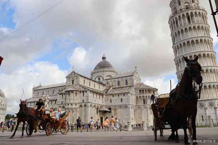 Troppo caldo, Pisa ferma le carrozze trainate dai cavalli - Agenzia ANSA
