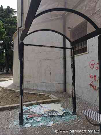 Vandali Scatenati Ad Avezzano: Distrutta Pensilina Degli Autobus Dietro La Cattedrale » Terre Marsicane - Terre Marsicane