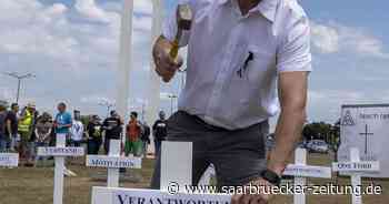 Nach Management-Entscheidung gegen Standort Saarlouis: Ford-Mitarbeiter protestieren mit Trauermarsch - Saarbrücker Zeitung