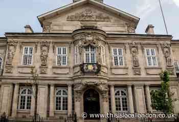 Lewisham: Deptford Town Hall statues with slavery links to remain