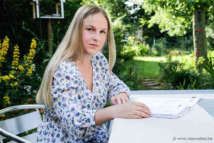 Maria (25) moet 3.000 euro terugbetalen na inkorten tijdskrediet: “Weekje hulp aan ex-collega’s in de zorg kost me veel geld”