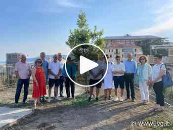 Savona, l’associazione “Amici del San Giacomo” celebra Chiabrera intitolandogli una pianta d’alloro - IVG.it