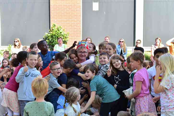 Meester Pol (62) gaat na veertig jaar lesgeven met pensioen: “Als je ‘de opa’ van de school bent, is het tijd om te stoppen”