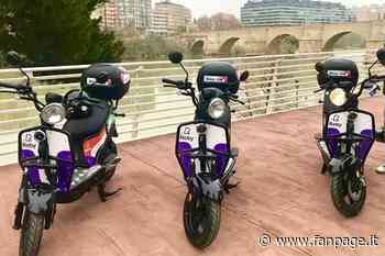 A Bacoli si potranno affittare scooter elettrici con l'App come bici e monopattini - Fanpage.it