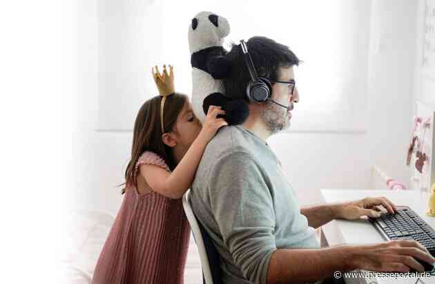 Flexibel, unabhängig und bestens ausgerüstet: Der Arbeitnehmer der Zukunft arbeitet hybrid / Freisprecher, Headsets und Videoleisten bieten die nötige Freiheit für die hybride Arbeitswelt von morgen